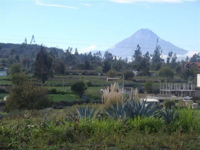 SQ scene w Tungurahua.JPG